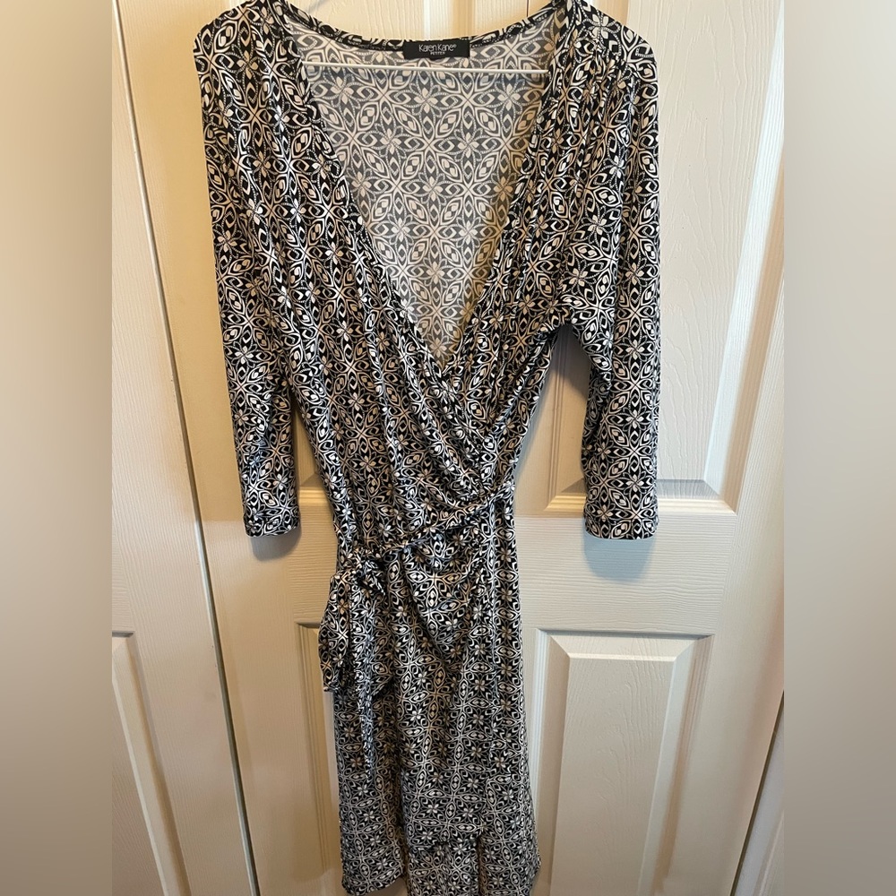 Karen Kane Petites Faux Wrap Dress size Small black and white